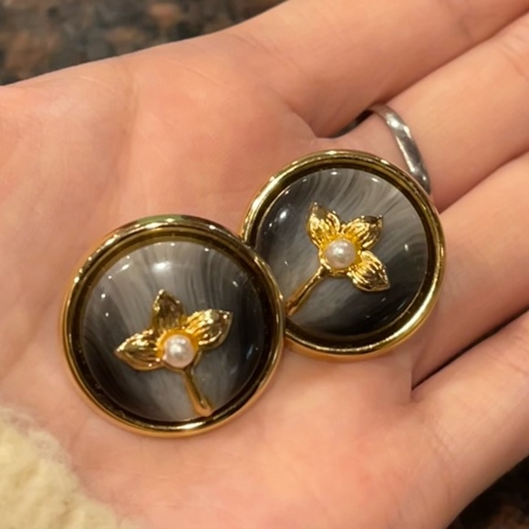 ✨Beautiful Vintage Clip On Earrings With Pearls - Picture 2 of 3